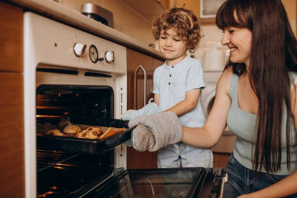 Guia para ajustar corretamente a temperatura do forno ao assar pães, bolos, carnes, e mais