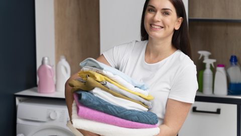 Manchas em roupas são um problema comum, especialmente quando se trata de manchas difíceis causadas por alimentos e bebidas que frequentemente encontramos na cozinha.