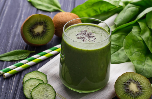 Receita de Smoothie Verde com Espinafre e Kiwi